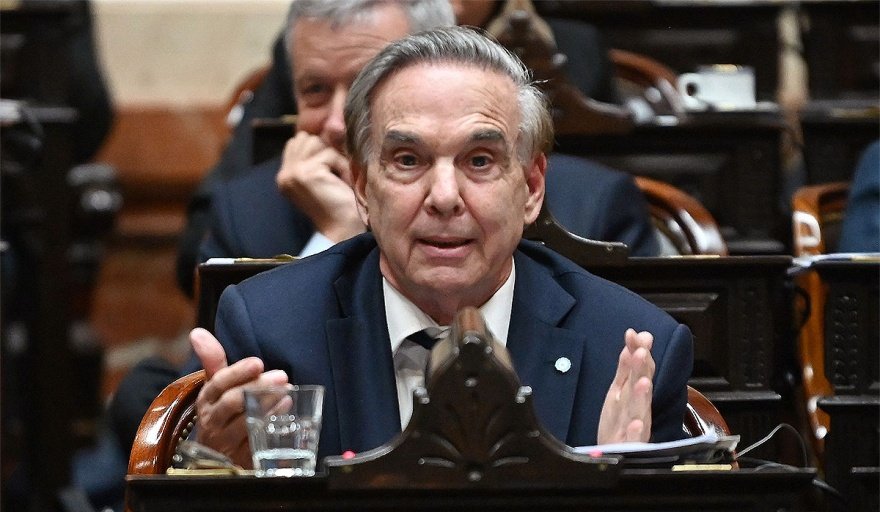 Pichetto cuestionó al Gobierno por la morosidad y volvió a destacar la intención de voto de Cristina Kirchner