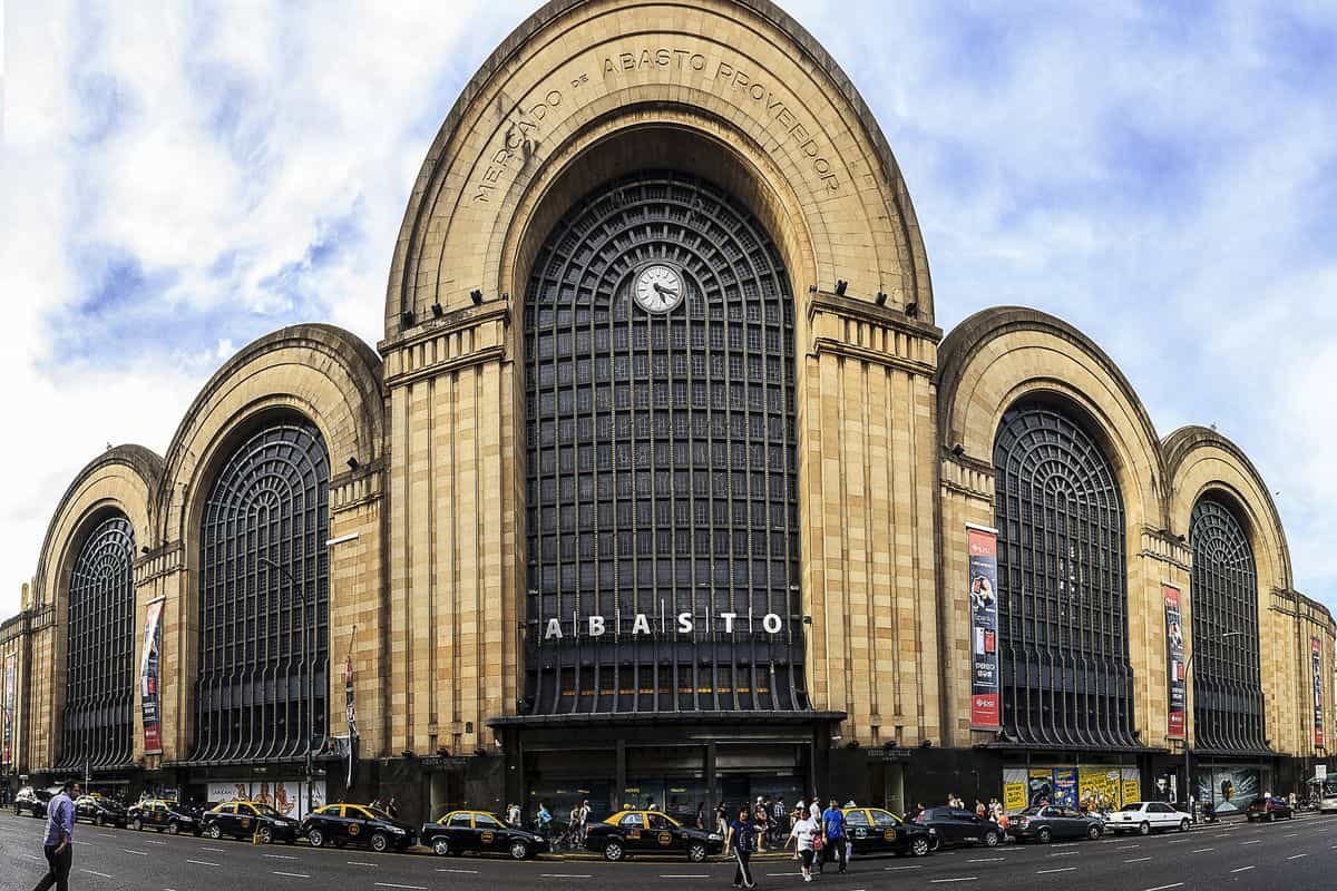 Las ventas en supermercados, mayoristas y shoppings cayeron durante el primer semestre