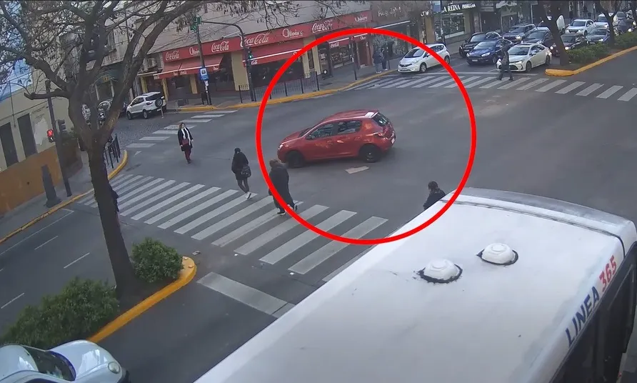 Vicente López: las cámaras detectaron un auto vinculado a una causa por estafa y detuvieron al conductor